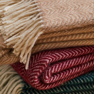Dune Beetroot Throw