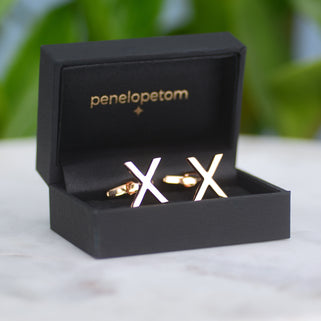 Rose gold kiss cufflinks in black Penelopetom cufflinks box