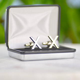 silver kiss cufflinks in silver chrome rectangle box