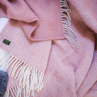 Beehive Dusky Pink Wool Throw