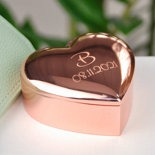 personalised rose gold plated heart trinket box with "B" in the centre and "08.11.2021" engraved underneath.